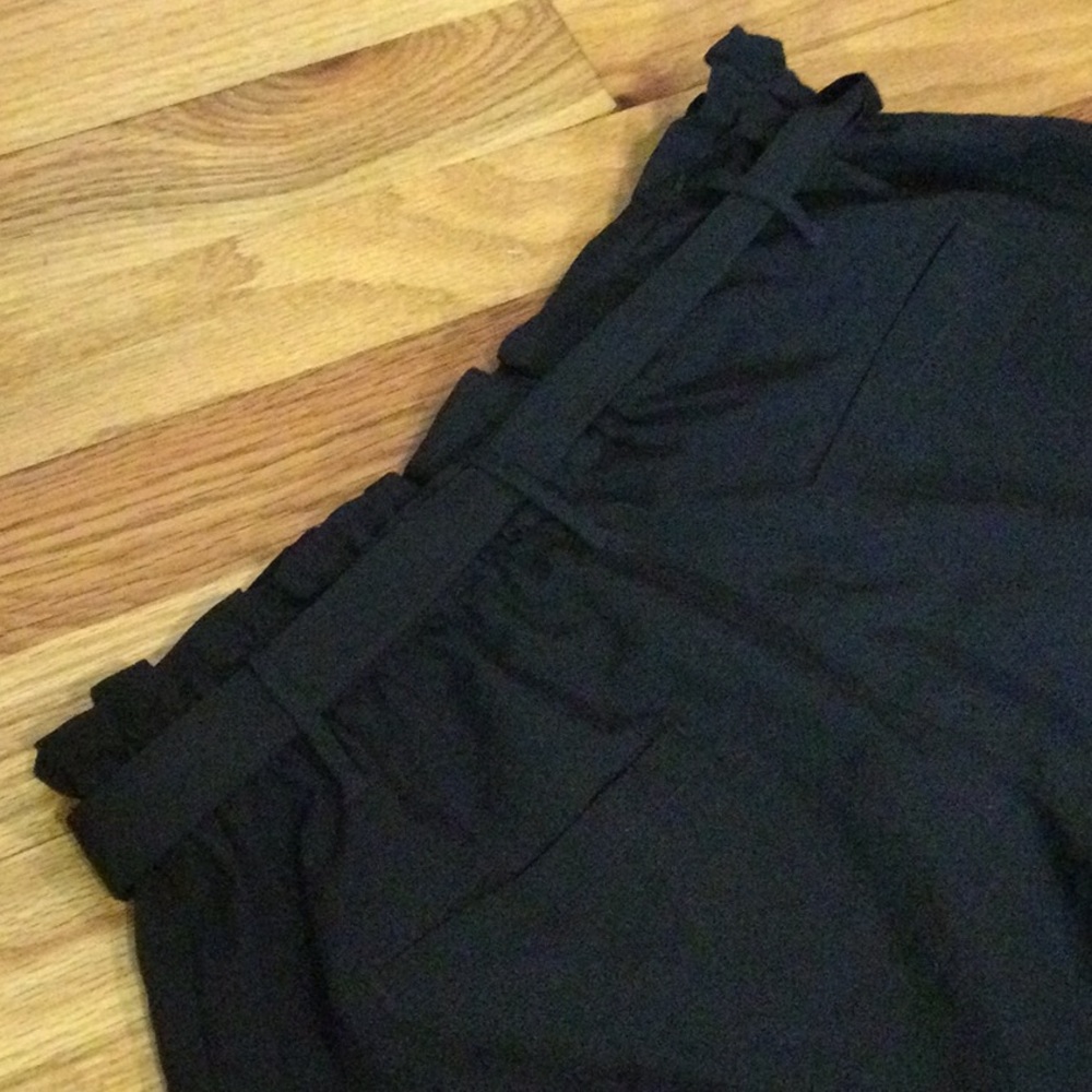 Stradivarius Black Shorts - Picture 4 of 7